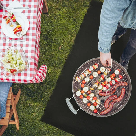 Relaxdays Tappeto Per Barbecue, Protezione Pavimento, Tappetino 90x120 Cm, Griglia A Gas O Carbone, Balcone, Nero 7 Relaxdays Tappeto Per Barbecue, Protezione Pavimento, Tappetino 90x120 Cm, Griglia A Gas O Carbone, Balcone, Nero - immagine 5